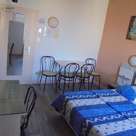 De La Gare モンリュソン